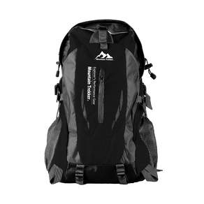 Mountain Tracker輕量登山背包 28L, 黑色的