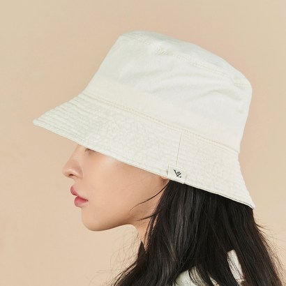 바잘 모노그램 라벨 피그먼트 버킷햇