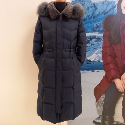 크로커다일레이디 부평점 샤트렌 상품 입니다 스타일쉬하고 세련미가 돋보이는 롱스타일의 가벼운 구스패딩