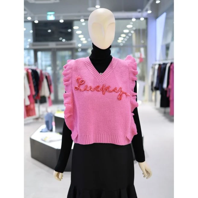 [럭키슈에뜨] 프릴 레터링 니트 베스트 LYWAW24480PIXX 백화점 아울렛 (4230354)
