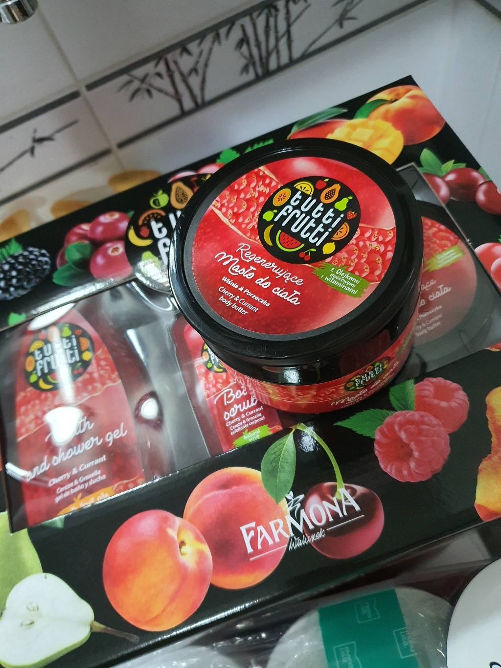 파모나 체리 & 커런트 바디버터