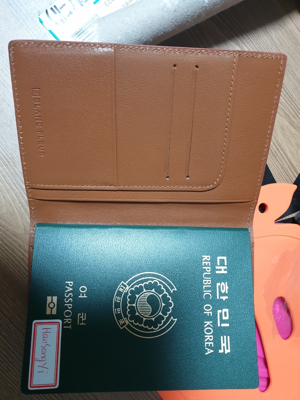 블랑플뢰르 럼버스 여권케이스