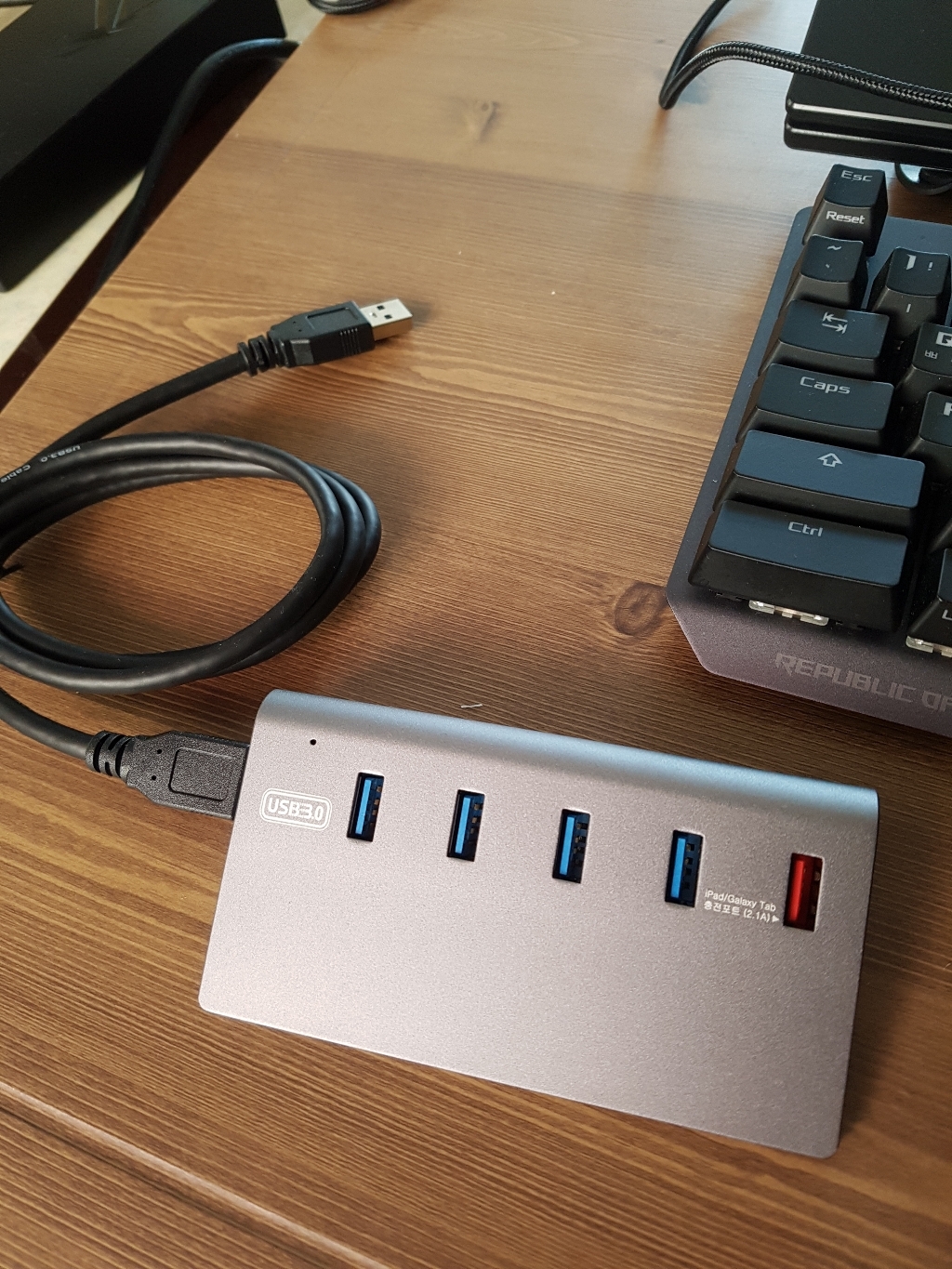 넥스트 이지넷유비쿼터스 USB30 알루미늄 5포트 스탠드형 유전원 USB허브 NEXT-316U3