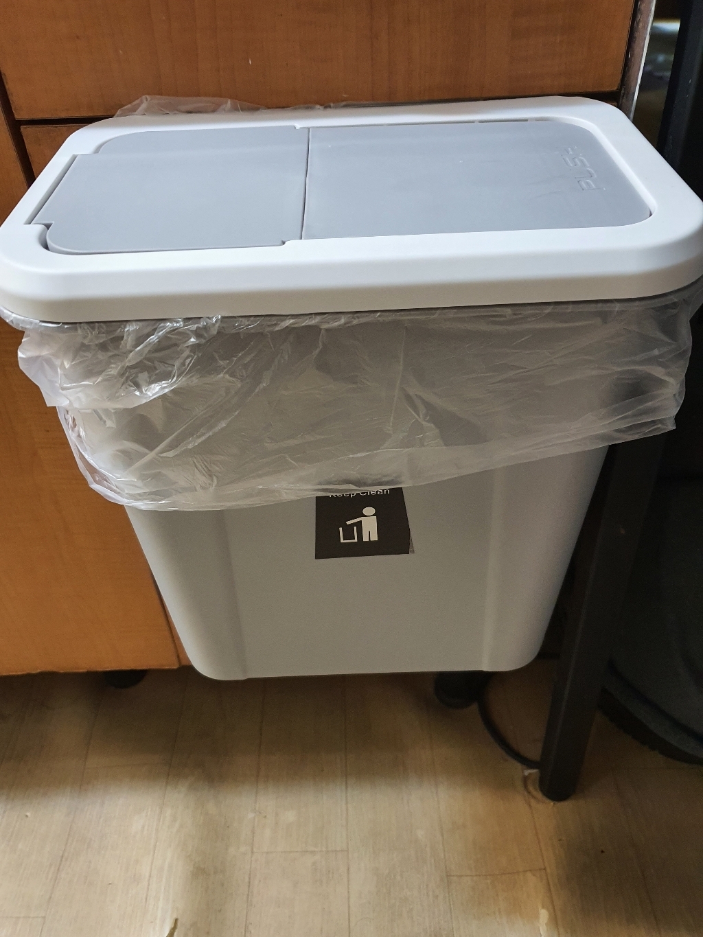 클라씨 주방 싱크대 걸이용 음식물 쓰레기통 슬라이드캡쓰레기통 냄새안나는 원터치휴지통 화장대 화장실 위생용품수거함 기저귀통 - 2 tye