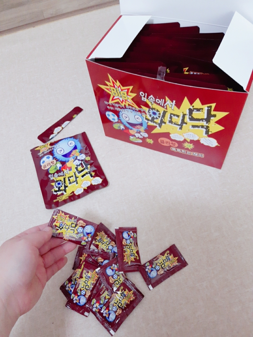빅입속에서 와다닥 콜라향 캔디