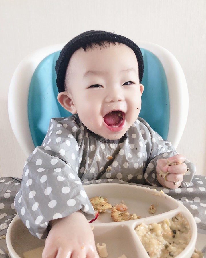 식탁일체형 식탁고정형 아이주턱받이 방수 이유식턱받이 BW 자기주도이유식 긴팔