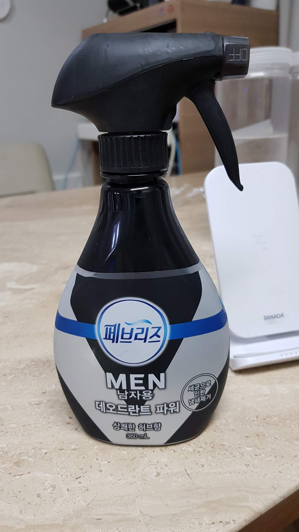 페브리즈 포맨 데오드란트 파워 섬유탈취제 상쾌한허브향 본품
