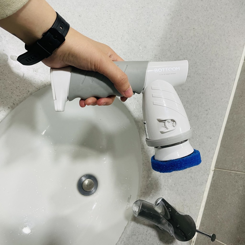바툼 무선 욕실청소기 모션브러쉬 리뷰후기
