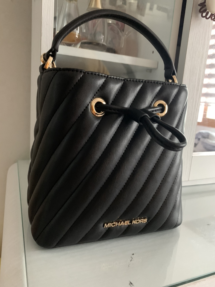 마이클코어스 Michae Kors 수리 퀼티드 스몰 버킷 35T0GU2C0U_GOLD 리뷰후기