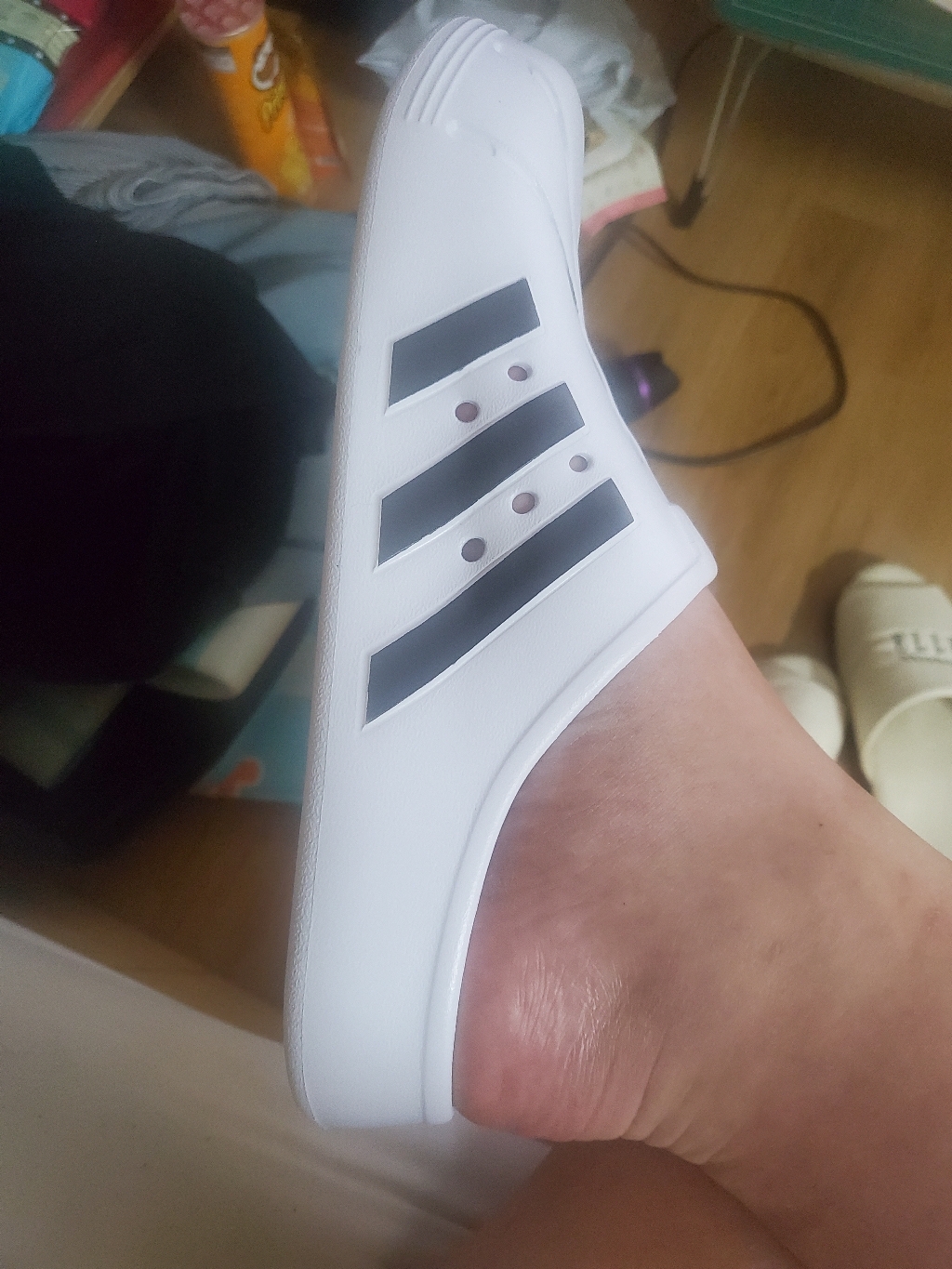아디다스 크록 슬리퍼 화이트