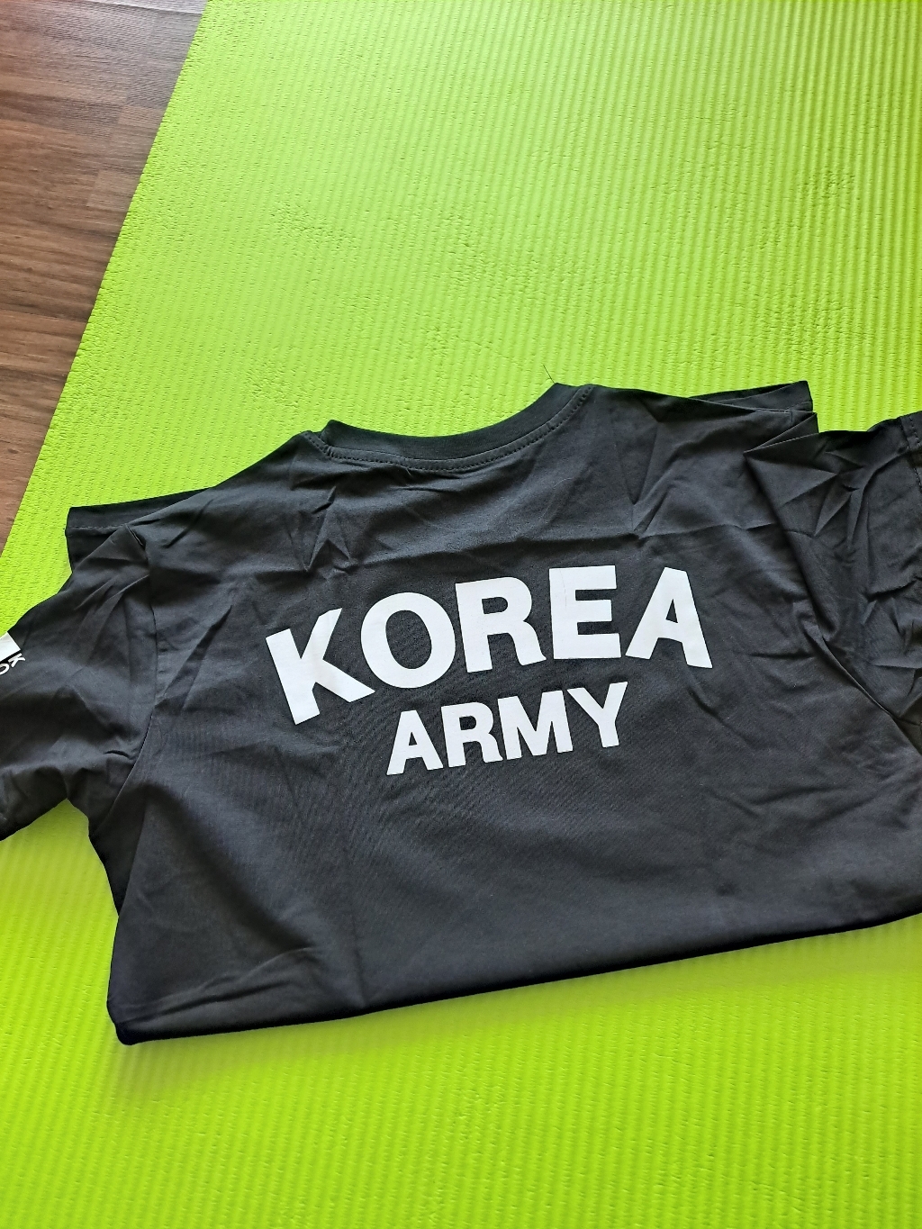 어텍존 면 스판덱스 로카 반팔 티셔츠