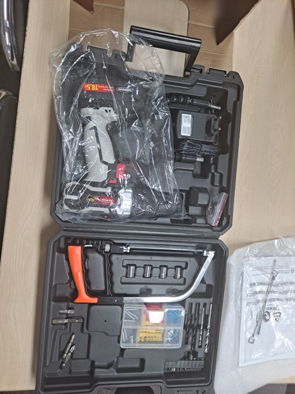 뉴썬 리튬이온 고속충전 무선 해머드릴세트 185V ENS-D1800