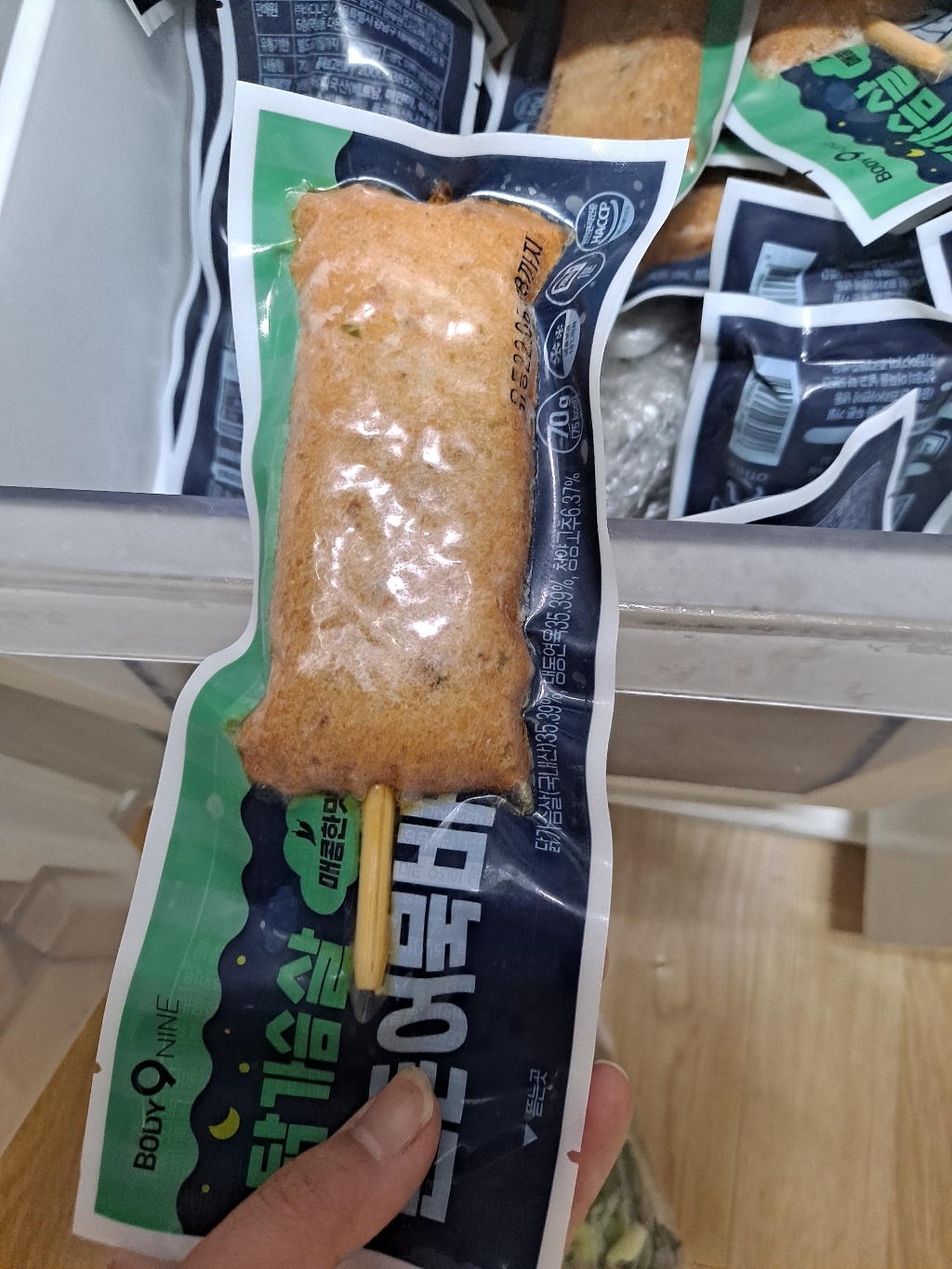 바디나인 닭가슴살 든든어묵바 매콤한맛 10개 리뷰후기