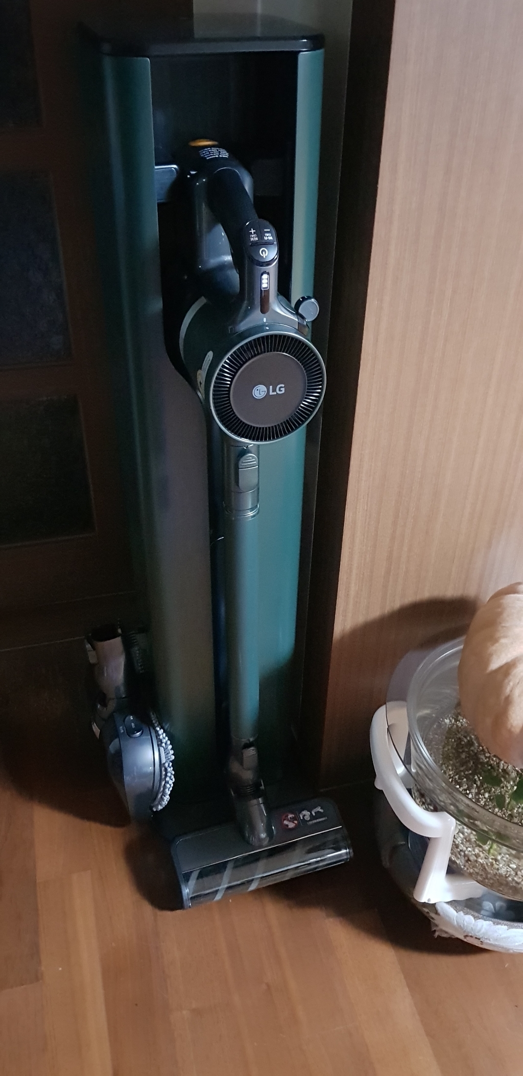 전자 코드제로 오브제 올인원타워 무선청소기 AOKT