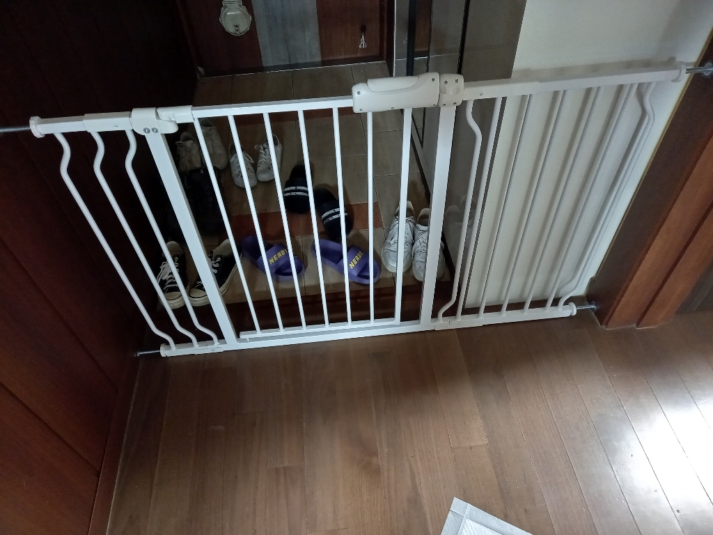 집사의집 강아지 안전문 펜스 반자동 펫도어 강아지중문 울타리