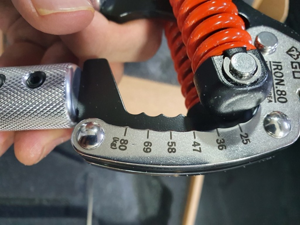 D IRON RI 80 iht 악력기