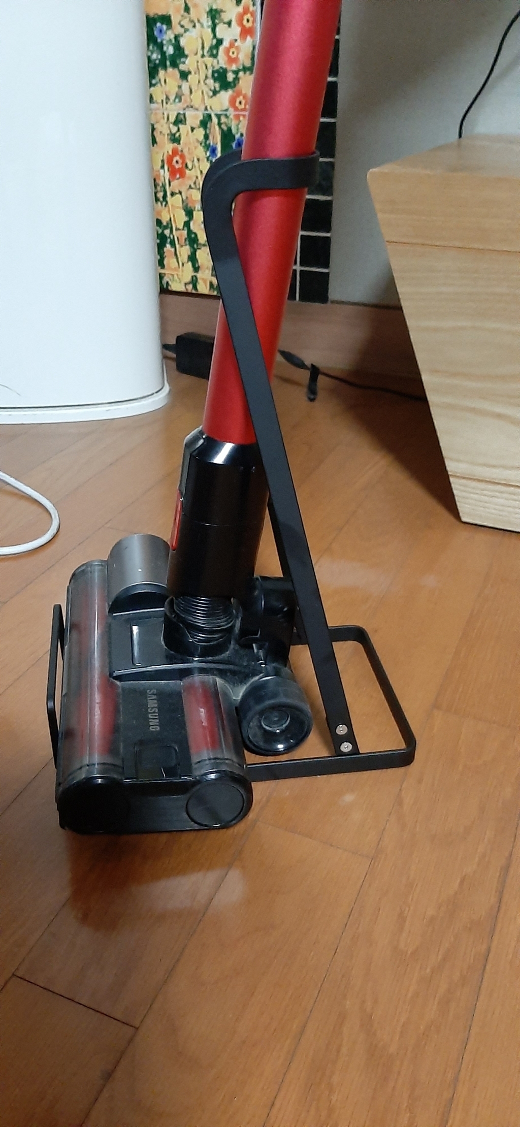 심플 무선청소기 거치대