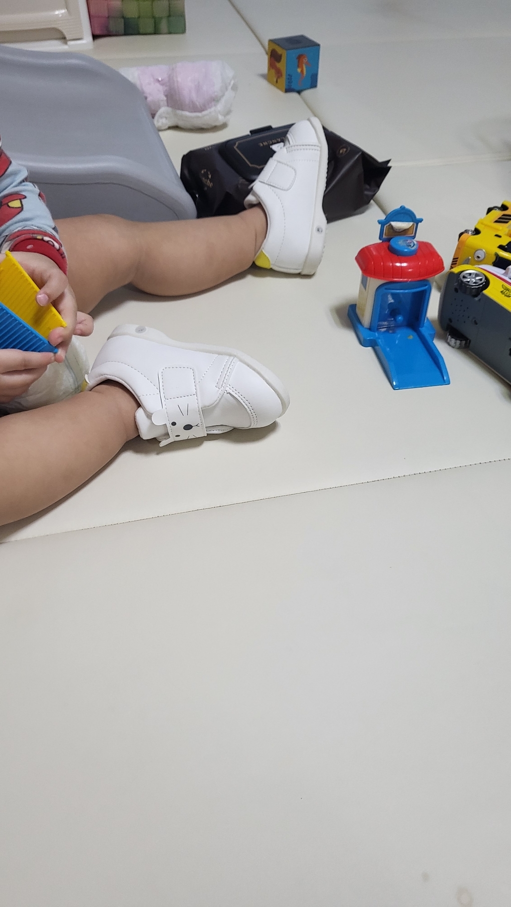 쁘띠오 브레드삑삑이운동화