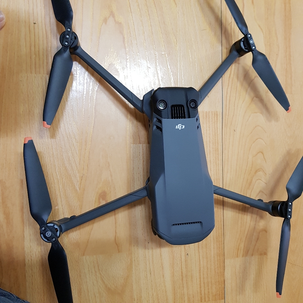 [쿠팡수입] DJI 매빅 3 플라이 모어 콤보 드론