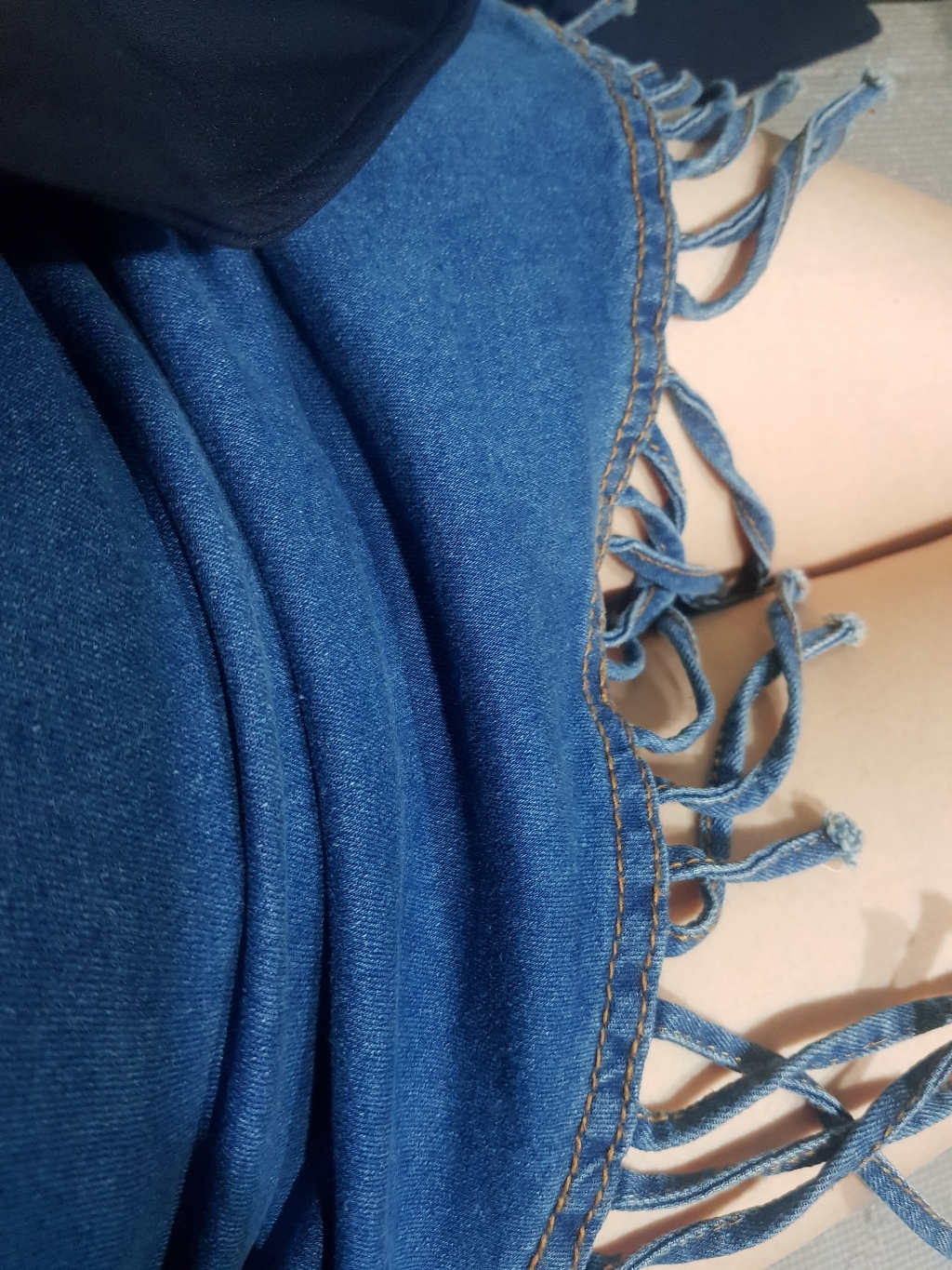 이노뱅크 언발 사선 프린지 데님 치마바지