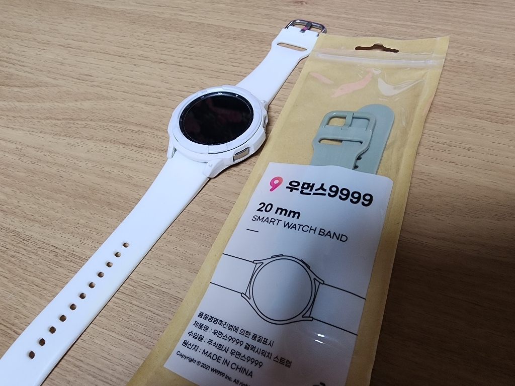 우먼스9999 갤럭시 워치 4 환 날개 버클 실리콘 밴드