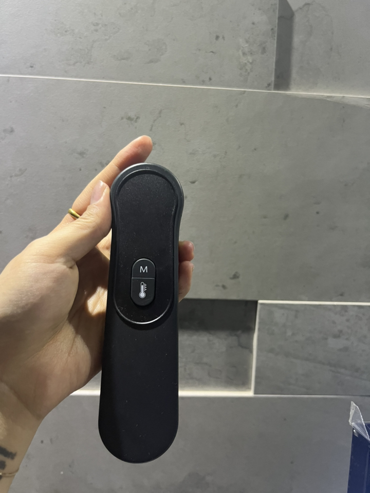 아큐템 비접촉 적외선 온도계 JC-T01