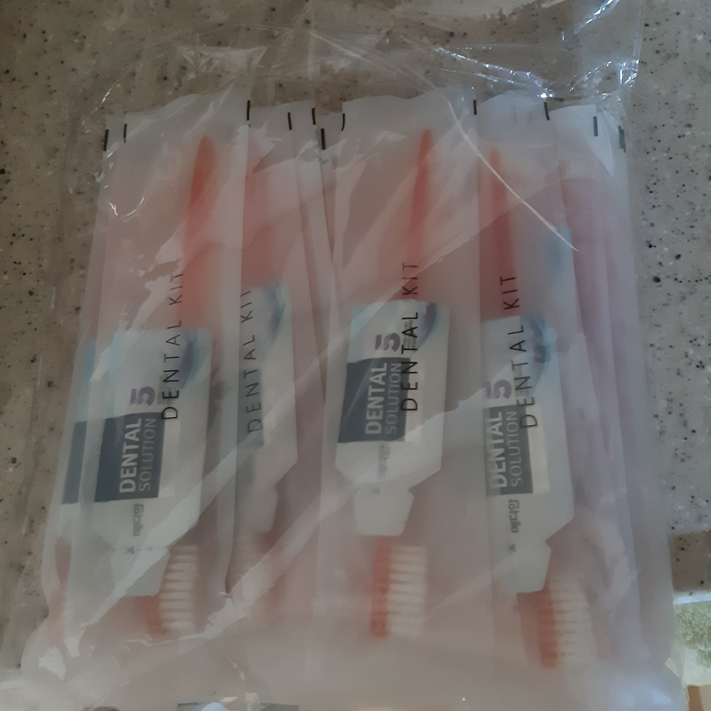 마켓A 휴대용 칫솔 치약 낱개포장 덴탈키트 오렌지
