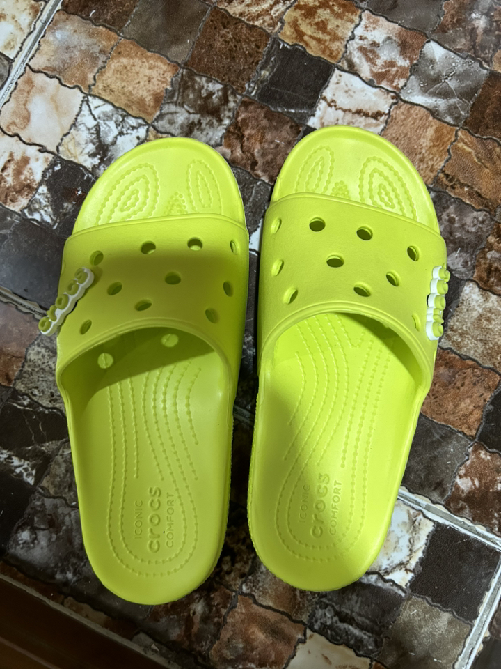 크록스 본사 클래식 슬라이드