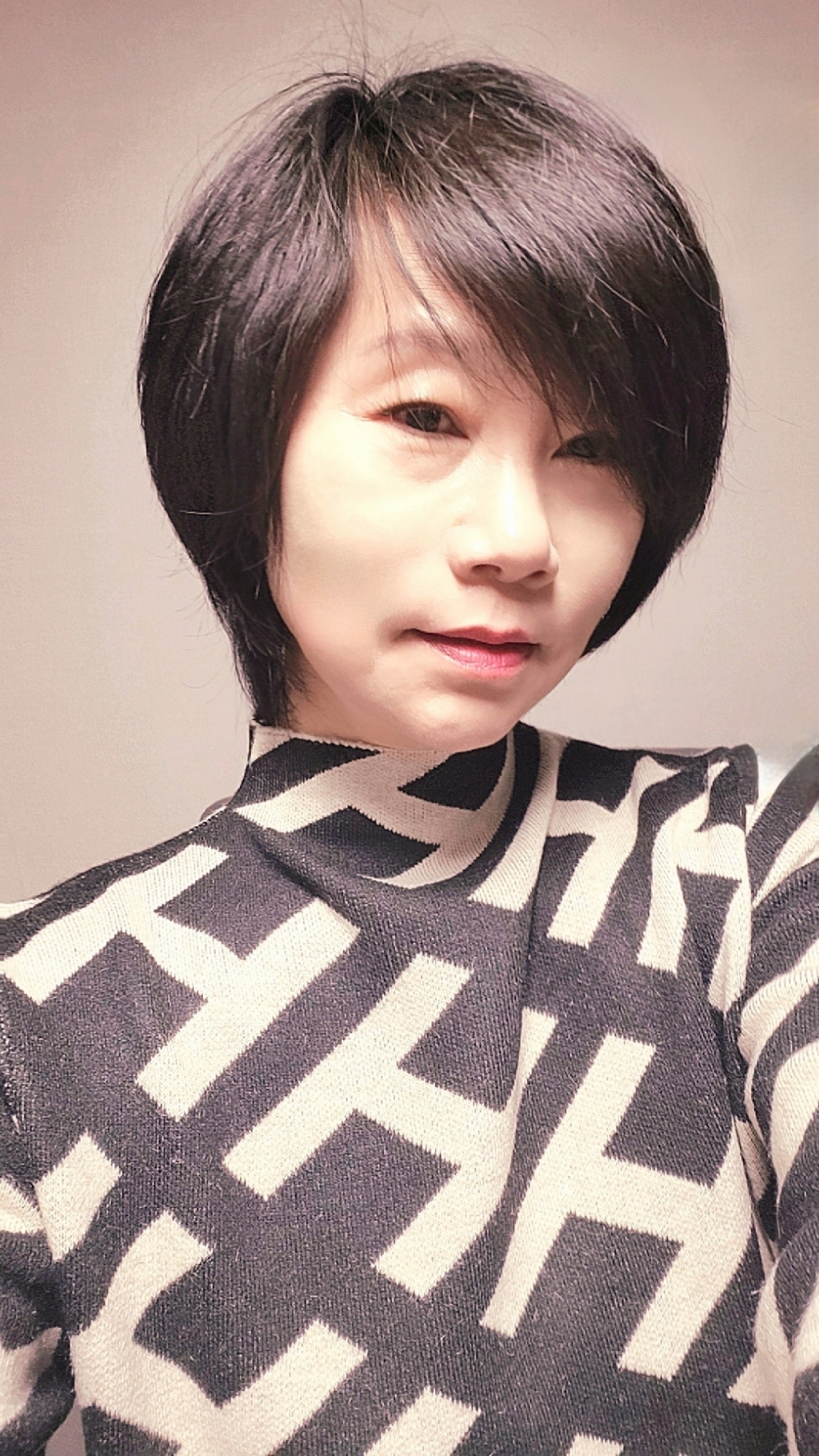 쇼룸 H 이니셜 반목 니트티