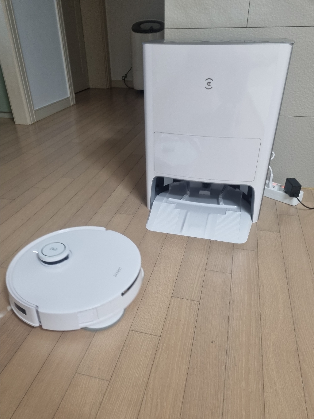 에코백스 디봇 T10 옴니 로봇청소기 DBX53