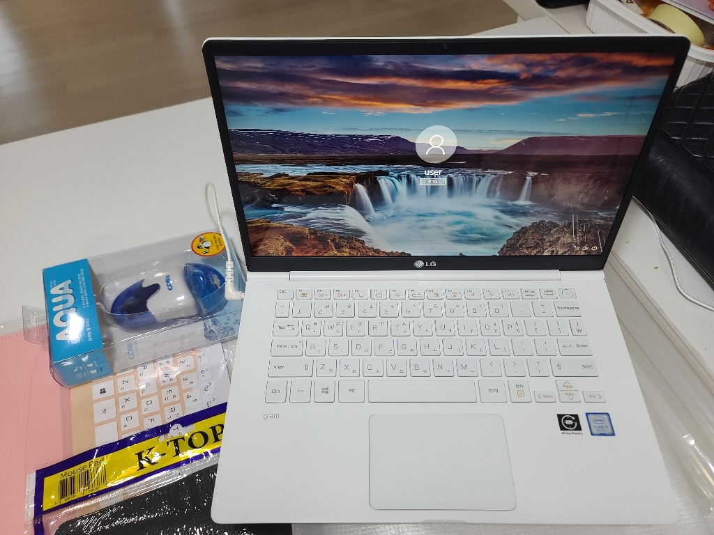 그램 14ZB970 I5-6200//SSD/UHD520/14인치/WIN10