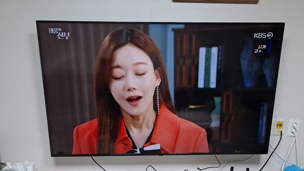 [써밋티비] A650E UHD 65인치 4K UHD ED TV /에너지효율/직배송/스탠드형/벽걸이형/이동식스탠드방문설치