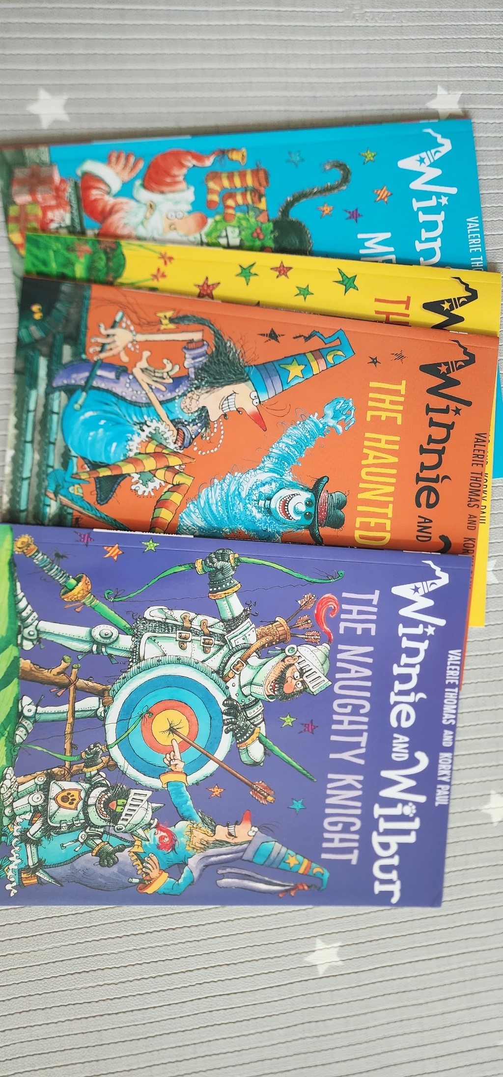 [이엔제이] 국내 Winnie The Witch 위니 더 위치 마녀위니 18권 ﻿AR지수 : 2230 음원제공