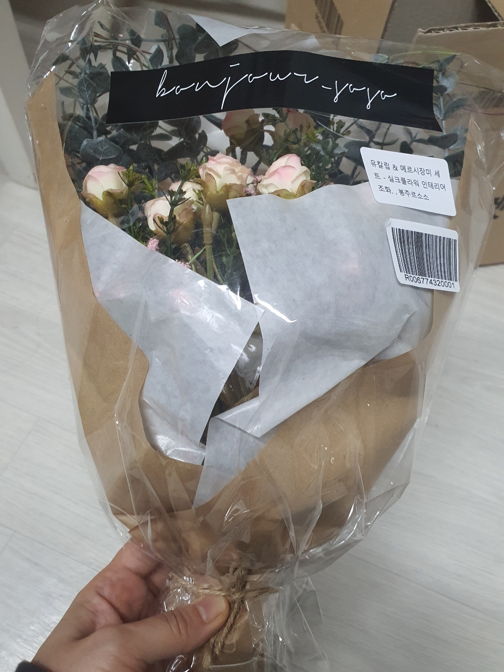 봉주르소소 조화 유칼립투스 메르시 장미 실크플라워