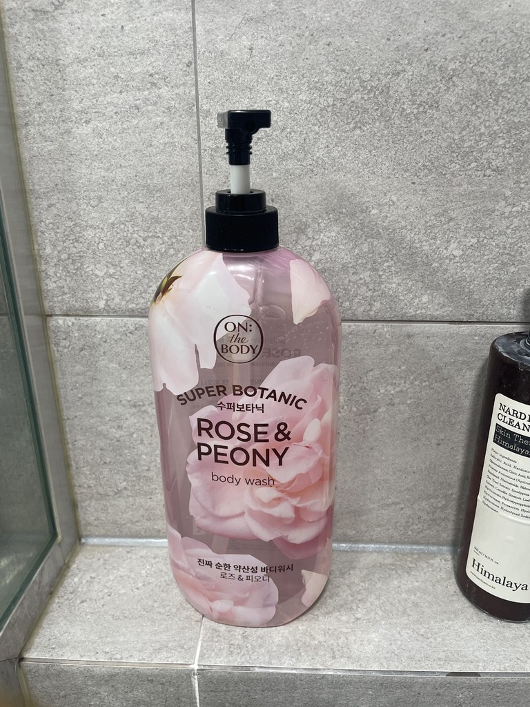 온더바디 수퍼보타닉 바디워시 로즈 앤 피오니향, 900g, 1개