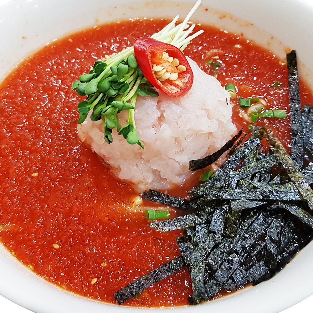 여름철 식탁에 풍부함을 더하는 초정식품의 물회육수와 냉짬뽕 매운육수