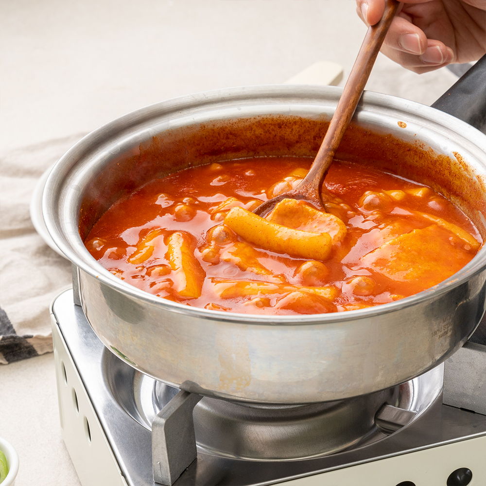 간편하면서도 맛있는 집밥 떡볶이를 즐길 수 있는 제품