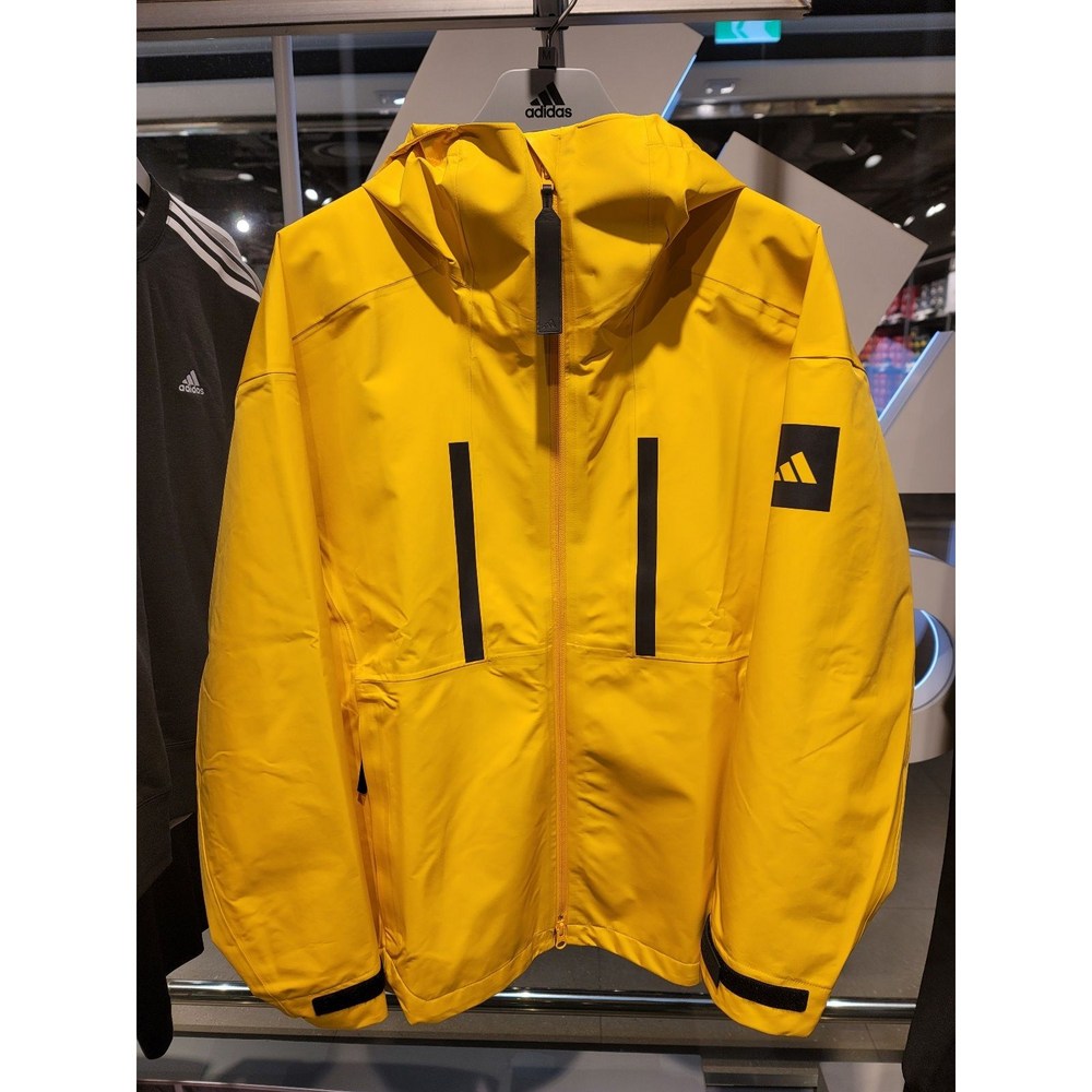 스타일과 기능성을 겸비한 아디다스 마이쉘터 레인레디 재킷으로 완벽한 아웃도어 라이프를 즐기세요.