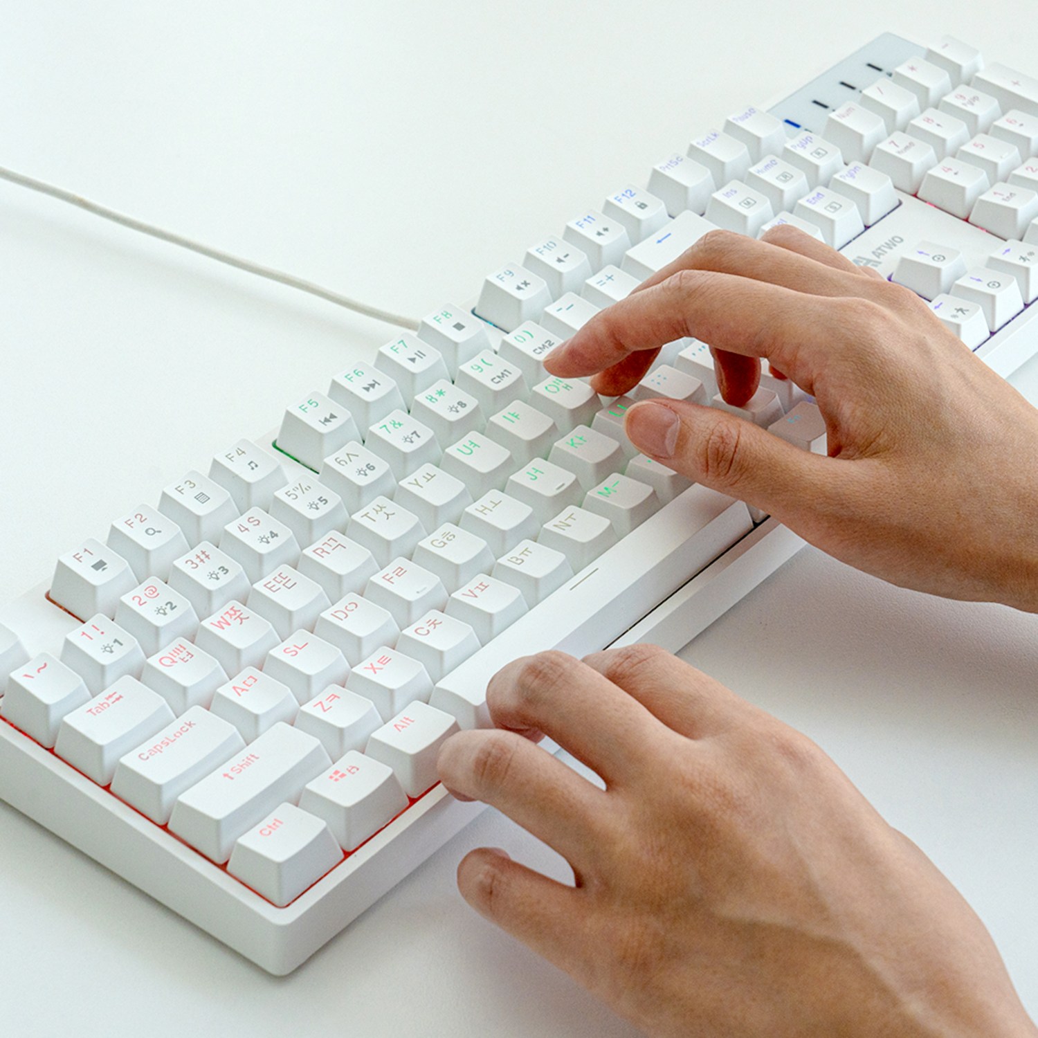 빛나는 승리, 에이투 게이밍 LED 기계식 키보드