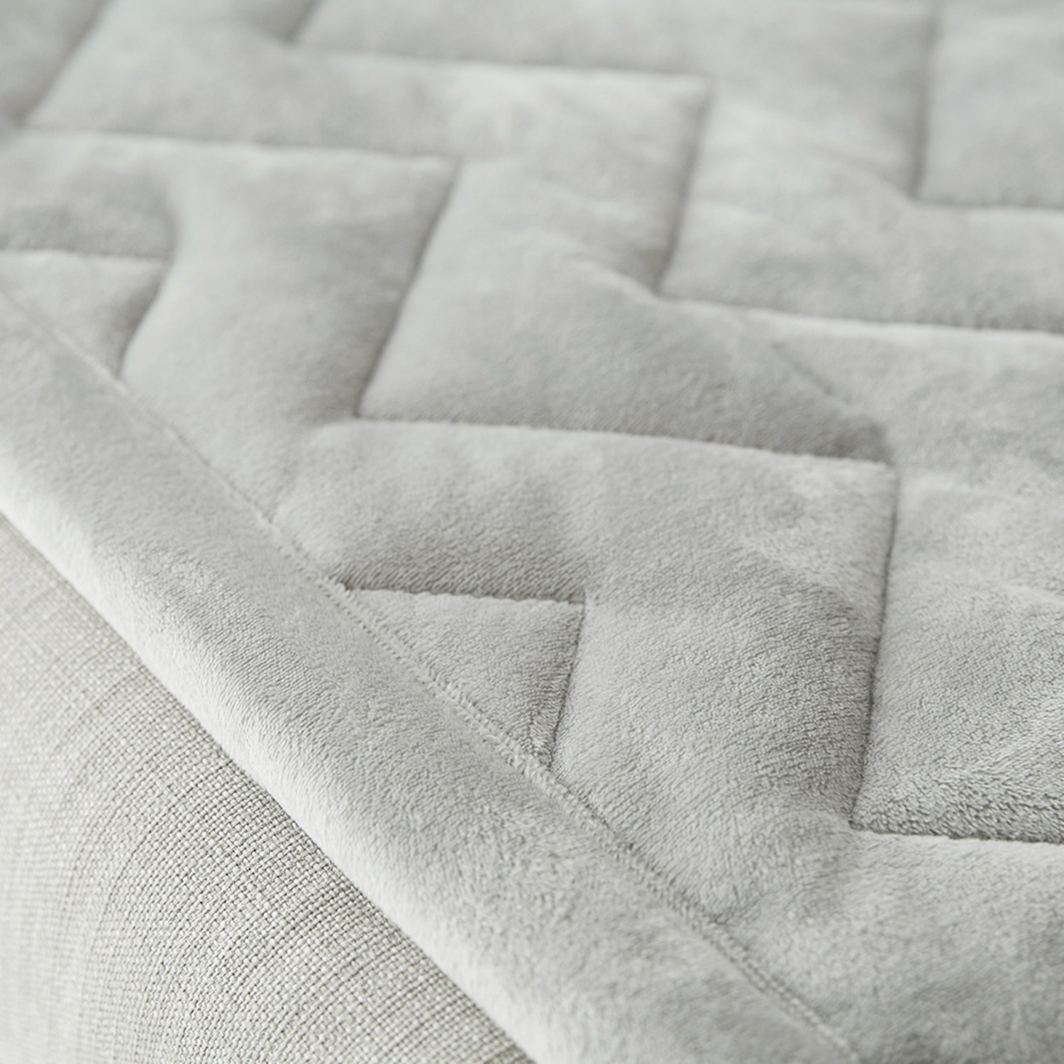 겨울에는 극세사 소파패드로 로맨틱한 여유를 누리세요!