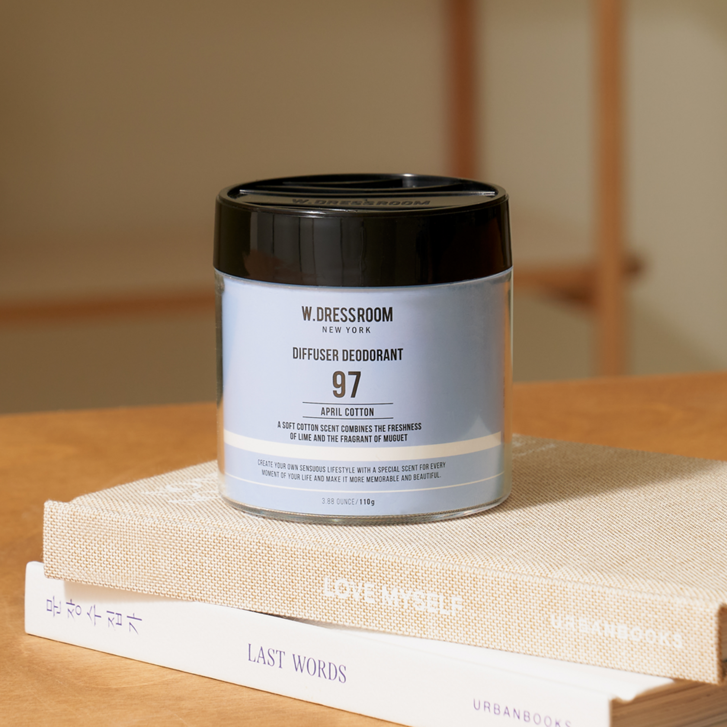 집안 공기를 상쾌하고 매력적으로 만들어주는 더블유드레스룸 디퓨저 탈취제 No.97 에이프릴 코튼