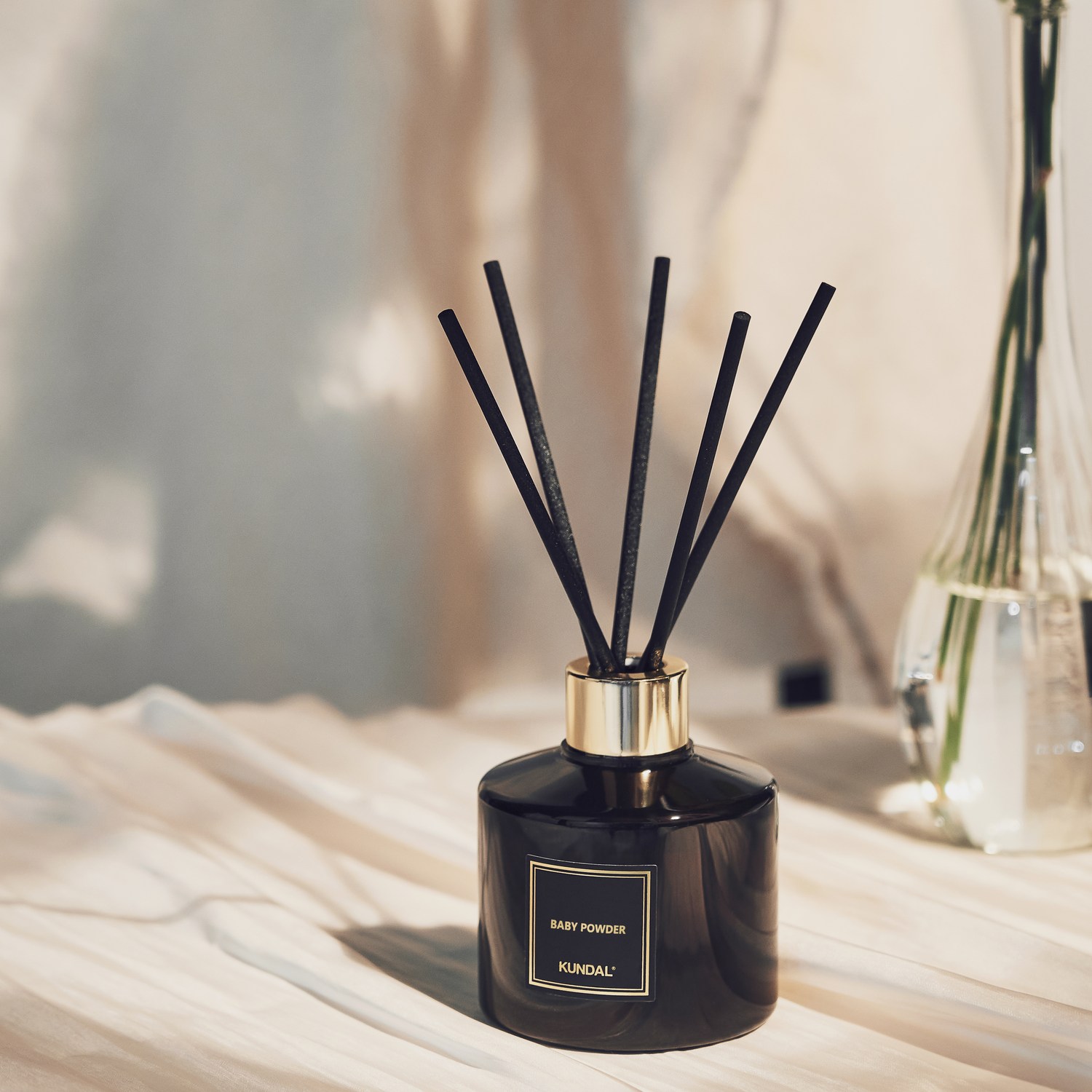 집 안 전체를 편안하고 안락한 분위기로 만드는 쿤달 퍼퓸 디퓨저와 섬유스틱 세트