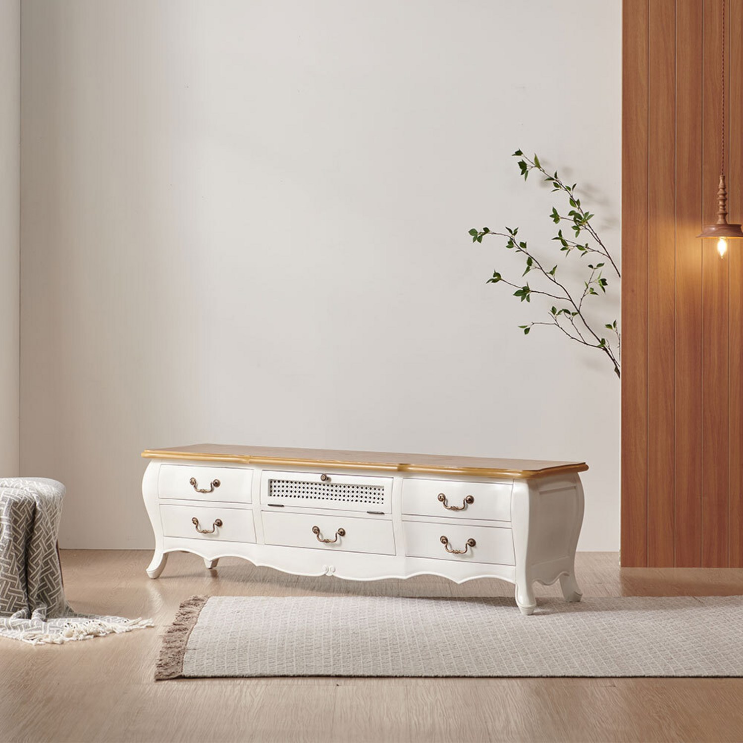 당신의 거실에 불어넣는 우아한 숨결, 이사벨 아이보리 라탄 거실장