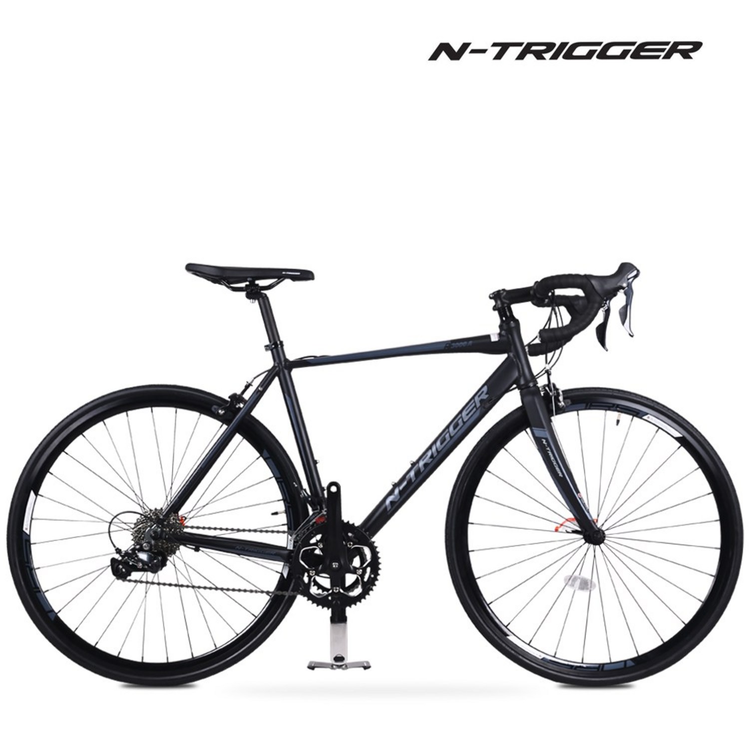 도시와 시골 풍경을 자신감 있게 탐험할 수 있는 알톤 엔트리거 R3000A 로드 자전거