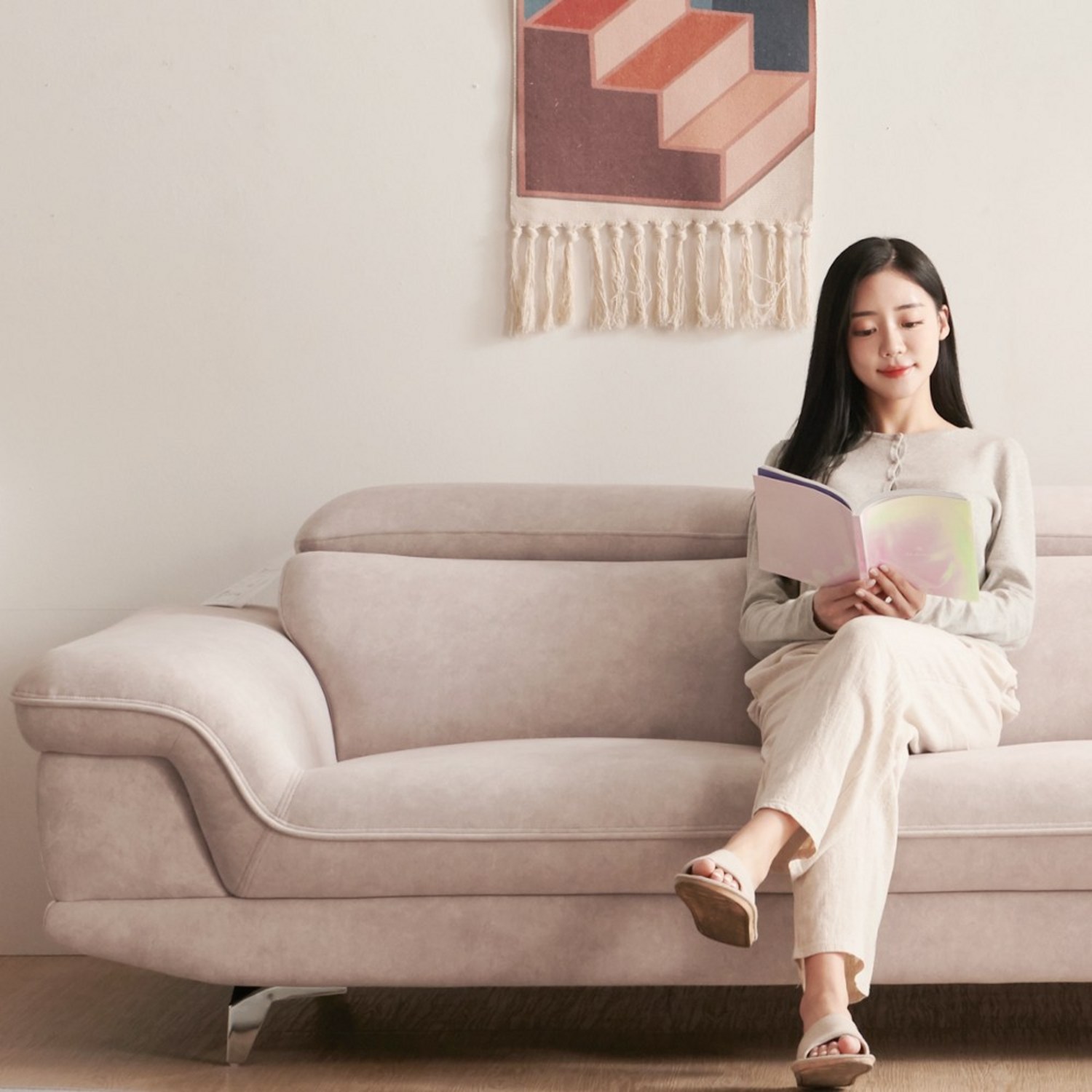 품격 있는 휴식, 지금 바로 서광퍼니처 에이든 조야 아쿠아텍스 소파와 함께!