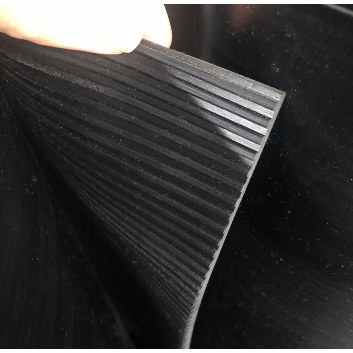 내구성 강화, 기능성 향상 - 골고무판 롤 검정