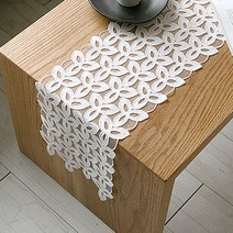 데코토닉 미노스 레이스 테이블러너