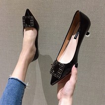 에나멜 스틸레토 미드힐 사각 앰블럼 포인트 펌프스 4.5cm