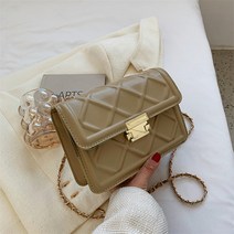 블랙스완 엠보싱 체인 미니핸드백