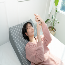 삼각 등받이 쿠션 다용도 웨지 메모리폼 베개, 혼합색상